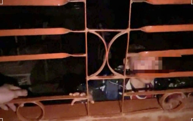 Hình ảnh em P bị "bị nhốt" trong lớp nhiều giờ lan truyền mạng xã hội