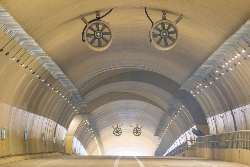 Dự án có quy mô lớn với 77 cầu và 3 hầm đường bộ, trong đó hầm Bình Đê dài 3,2km là công trình cấp đặc biệt, đòi hỏi yêu cầu rất cao về kỹ thuật vận hành và bảo đảm an toàn giao thông