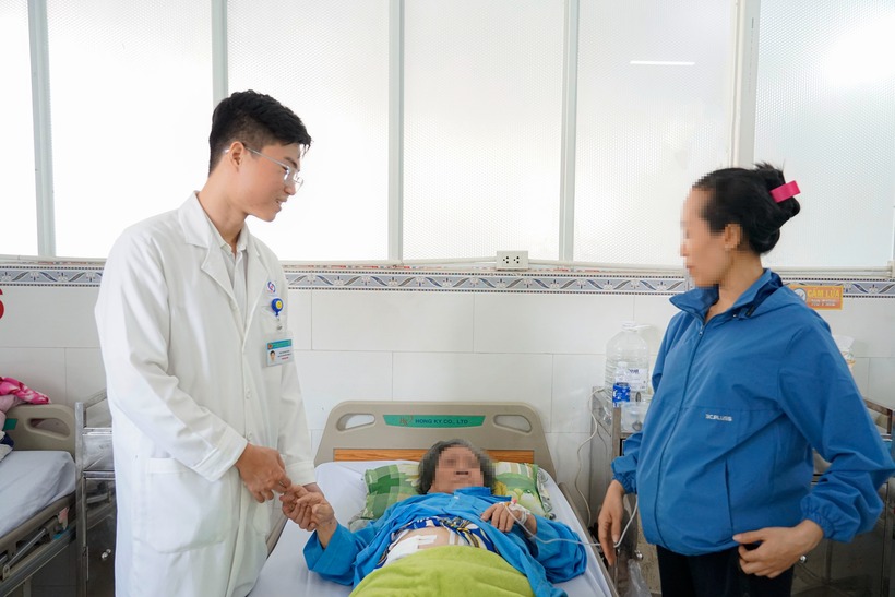 Bệnh nhân được phẫu thuật nội soi cấp cứu kịp thời, cắt đoạn đại tràng sigma dài khoảng 15cm. Ảnh: PLO.