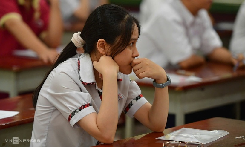 Mùa tuyển sinh đại học 2026 được dự báo sẽ có nhiều thay đổi đáng chú ý khi Bộ Giáo dục và Đào tạo (GD&ĐT) công bố dự thảo Quy chế tuyển sinh mới, trong đó điều chỉnh phương thức xét học bạ. Ảnh minh họa