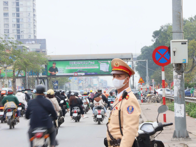 CSGT phòng ngừa ùn tắc tại tuyến giải phóng, chiều 13/2.