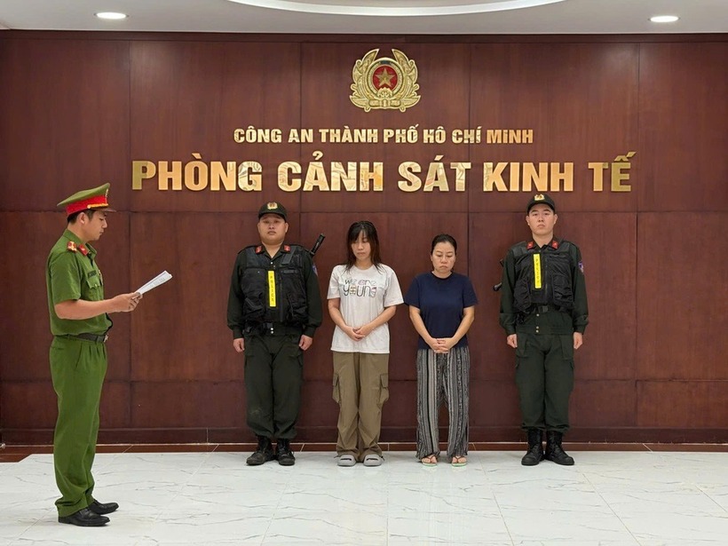 Thy (bìa trái) và Lan bị bắt tạm giam. Ảnh: Dân trí