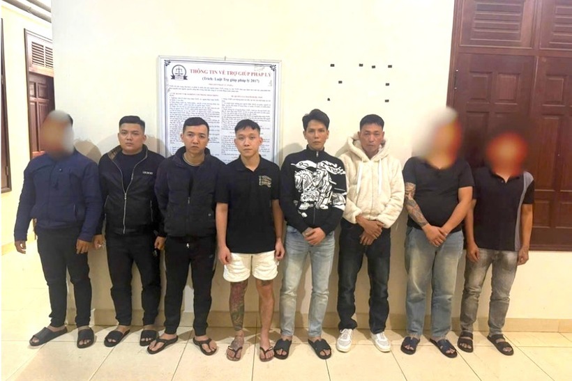 Các đối tượng quản lý nhân viên massage. Ảnh: Tiền phong