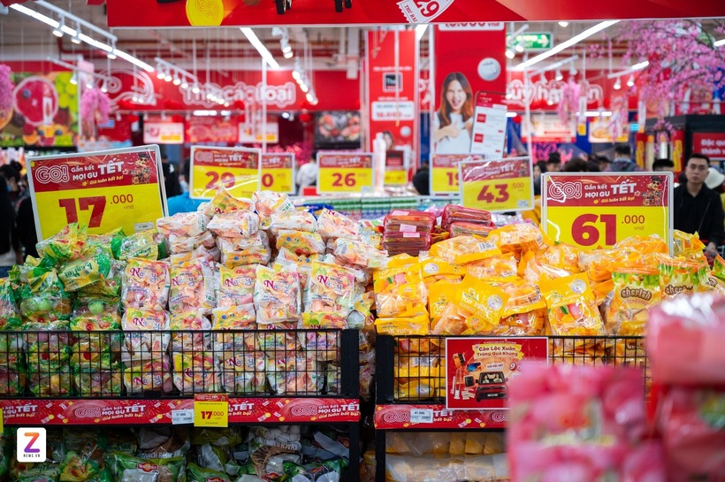 Mức giá bán các mặt hàng bánh kẹo tại đây dao động từ 50.000 đến 500.000 đồng tùy chủng loại. Các sản phẩm bánh kẹo nhập khẩu được bán với giá cao hơn.