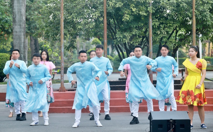 Những tiết mục sôi động về chủ đề mừng Đảng, mừng Xuân, ca ngợi đất nước, Bác Hồ... được các phạm nhân hăng say tập luyện.