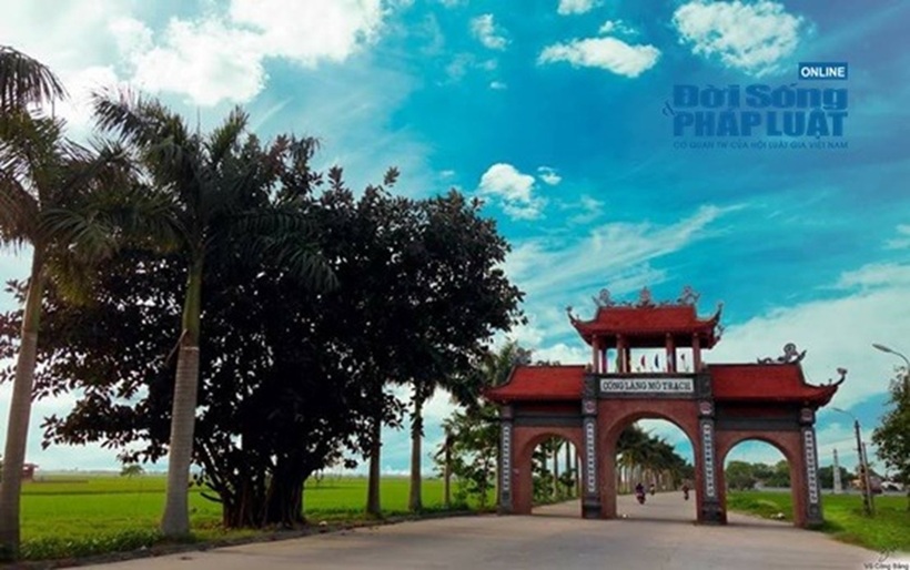 Cổng làng Mộ Trạch.