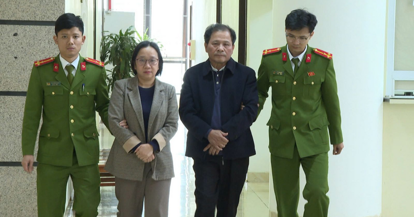 Đối tượng Lê Văn Lưu (Giám đốc) và Vũ Thùy Dương (Kế toán) Công ty TNHH Xây dựng và Du lịch Hưng Phong. (Ảnh: Công an Thanh Hóa)