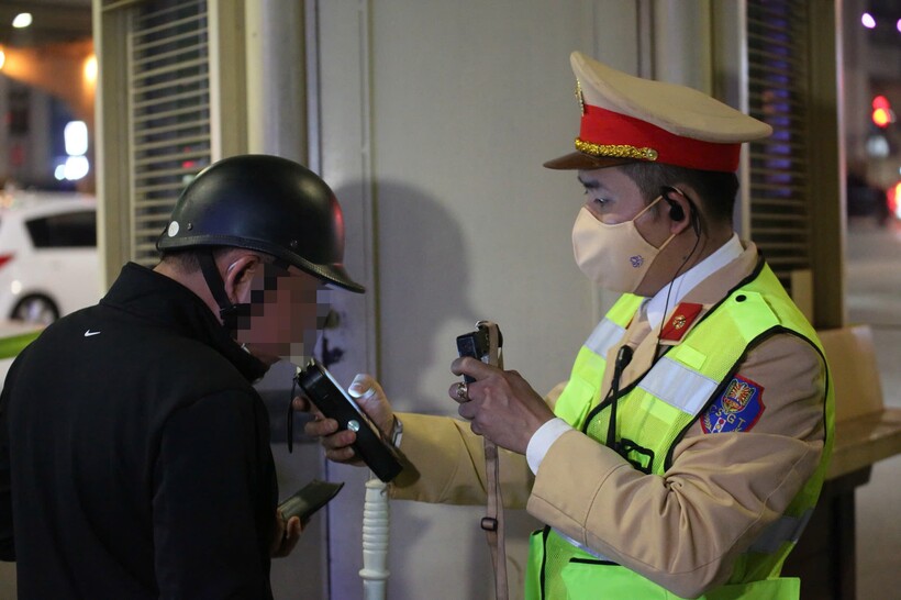 Uống bia rồi đi chúc tết, tài xế vi phạm nồng độ cồn mức 2.