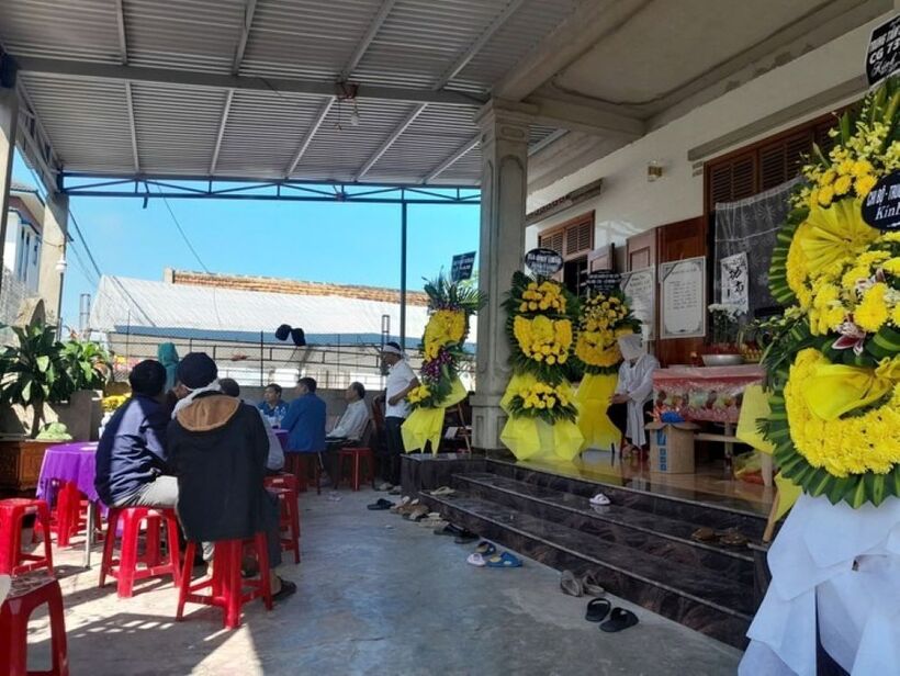 Trượt ngã khi trang trí Tết, một người ở Quảng Trị tử vong. Ảnh: Báo Người lao động.
