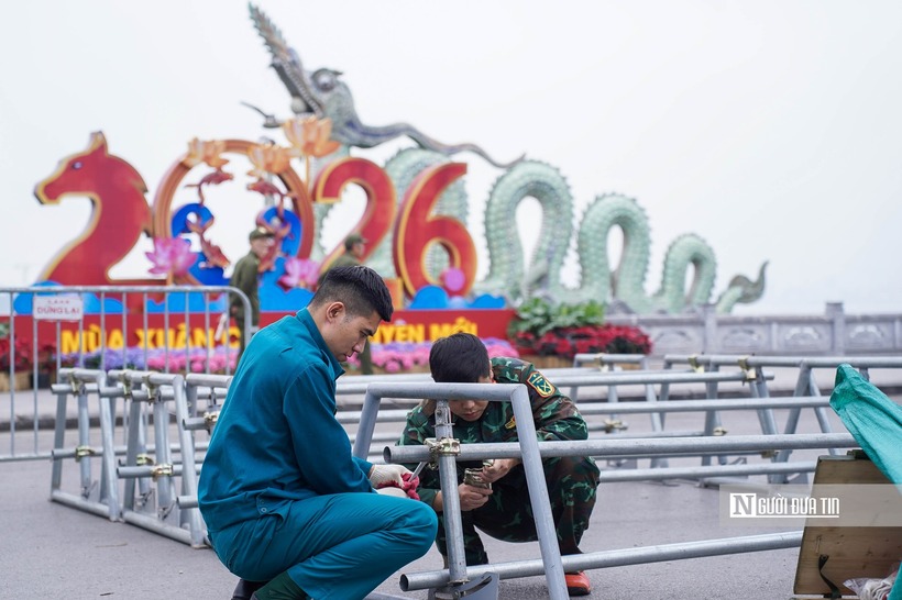 Bắt đầu từ ngày 15/2, lực lượng chức năng đồng loạt triển khai lắp đặt các trận địa pháo hoa.