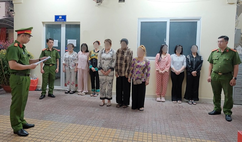 Các đối tượng liên quan vụ việc tại cơ quan công an. (Ảnh: Cơ quan công an)