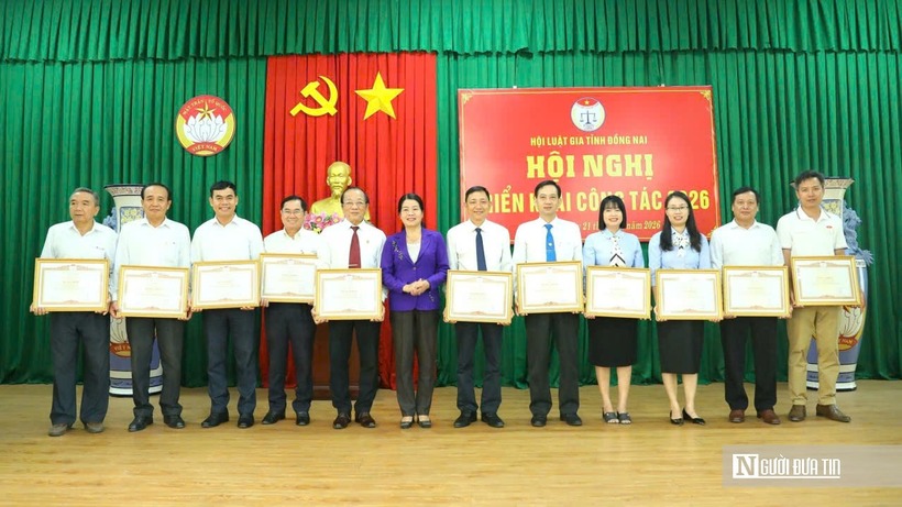 Hội Luật gia tỉnh Đồng Nai tổ chức khen thưởng những cá nhân xuất sắc.