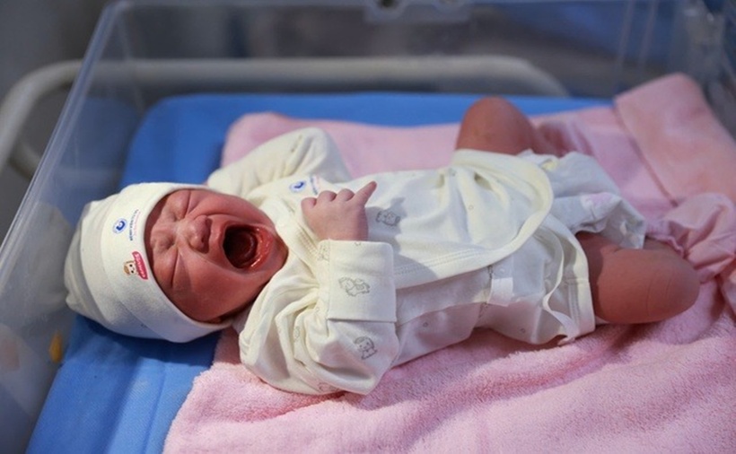 Em bé đầu tiên sinh ra tại Bệnh viện Từ Dũ. (Ảnh: SK&ĐS)