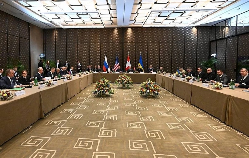 Phái đoàn Nga, Mỹ, Ukraine đàm phán hòa bình tại Geneva hôm 17/2. Ảnh: Tass