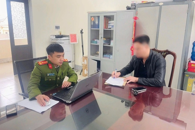 Cơ quan công an mời người đàn ông đến làm việc. Ảnh: Dân trí