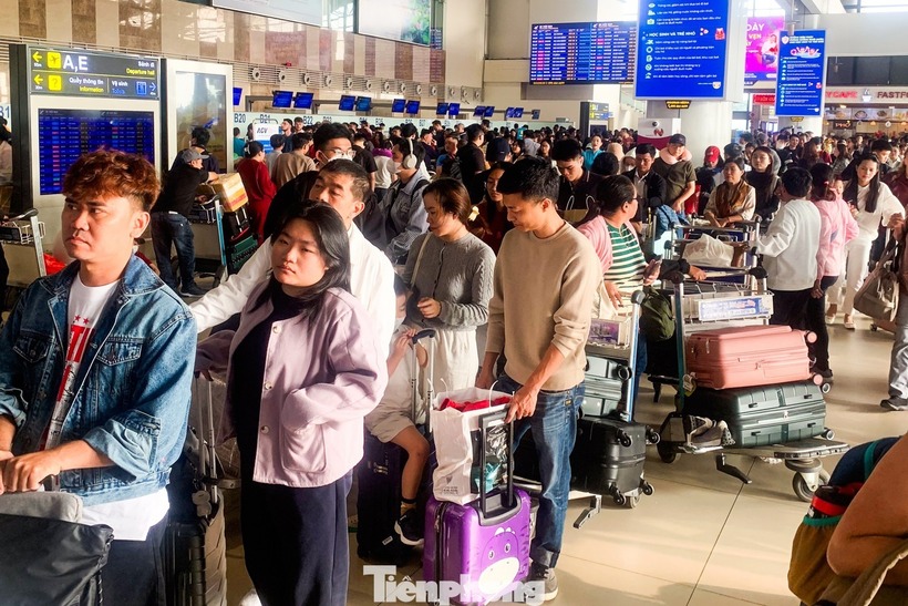 Dự báo, từ ngày mai đến 23/2 (ngày cuối cùng của kỳ nghỉ Tết Nguyên đán Bính Ngọ), lượng hành khách sẽ tiếp tục gia tăng, đặc biệt trên các chặng bay TPHCM - Hà Nội và ngược lại.