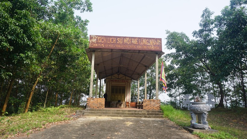 Điện thờ tại di tích Hội thề Lũng Nhai.