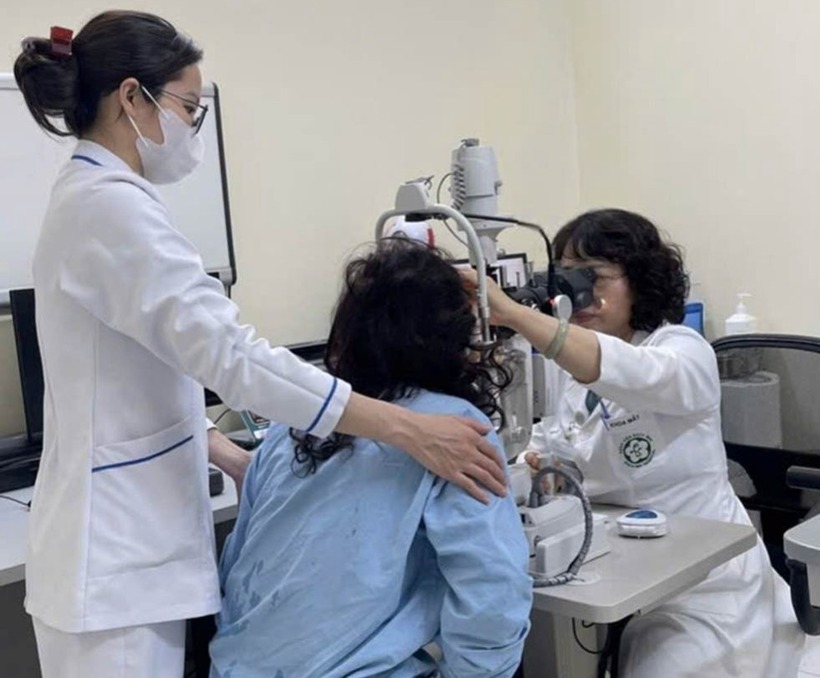 Đi chúc Tết, người phụ nữ 48 tuổi bị pháo nổ bắn trúng mắt, mất nhãn cầu, đa chấn thương vùng mặt, thị lực không thể phục hồi. Ảnh: NLĐ.