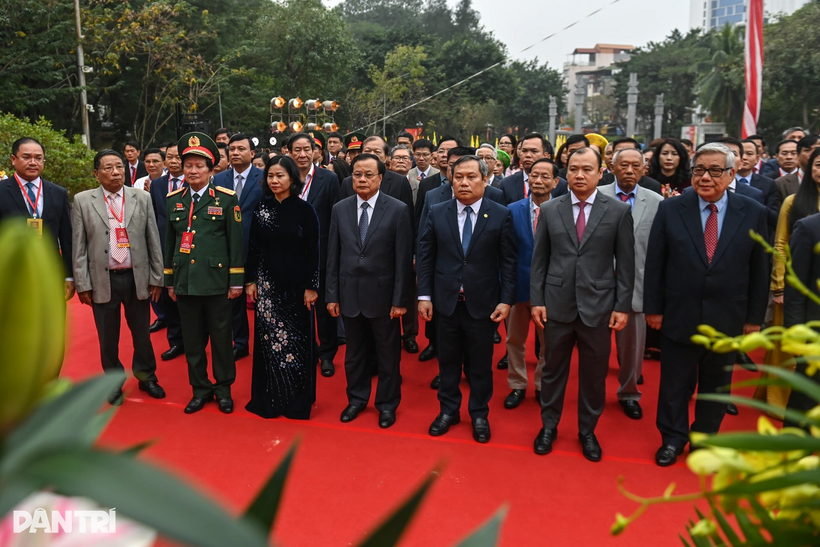 Các đại biểu là lãnh đạo của Trung ương, TP Hà Nội tham dự lễ hội Gò Đống Đa. Ảnh: Báo Dân trí.