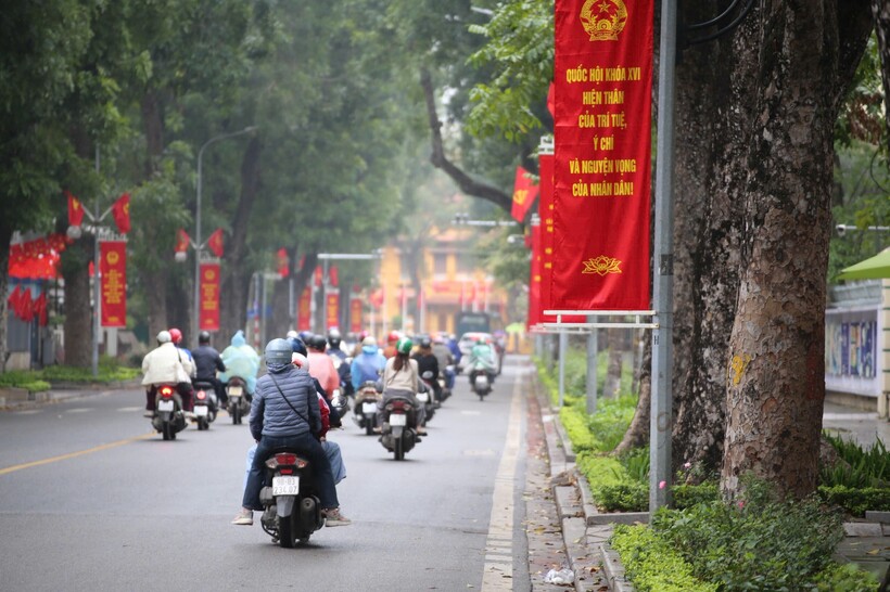 Ngày cuối kỳ nghỉ Tết, lưu lượng xe về Hà Nội tăng cao tại các cửa ngõ - 12