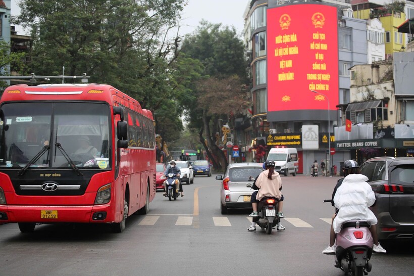 Hình ảnh các tuyến phố của Hà Nội chiều 22/2.