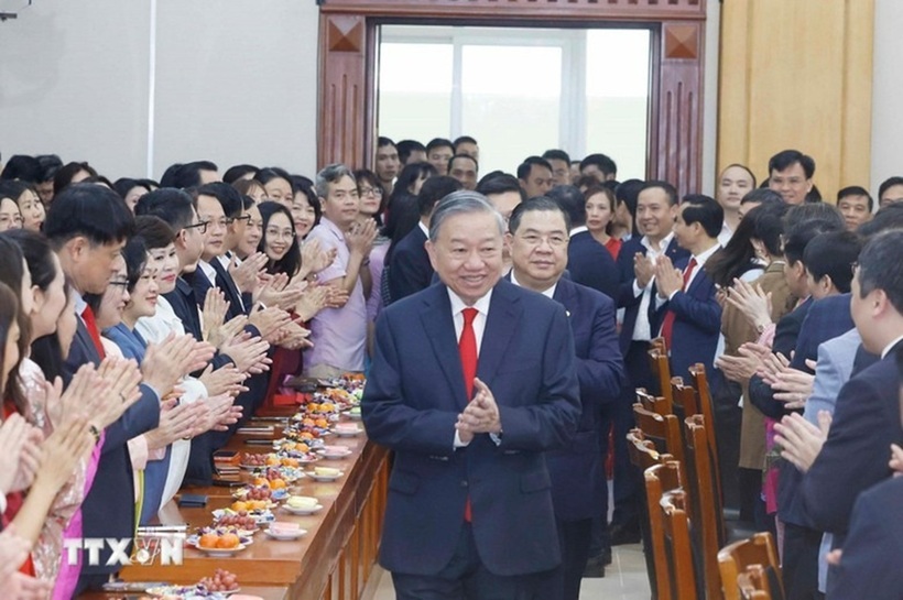 Tổng Bí thư Tô Lâm gặp mặt cán bộ, công chức, viên chức, người lao động Văn phòng Trung ương Đảng - Ảnh: TTXVN