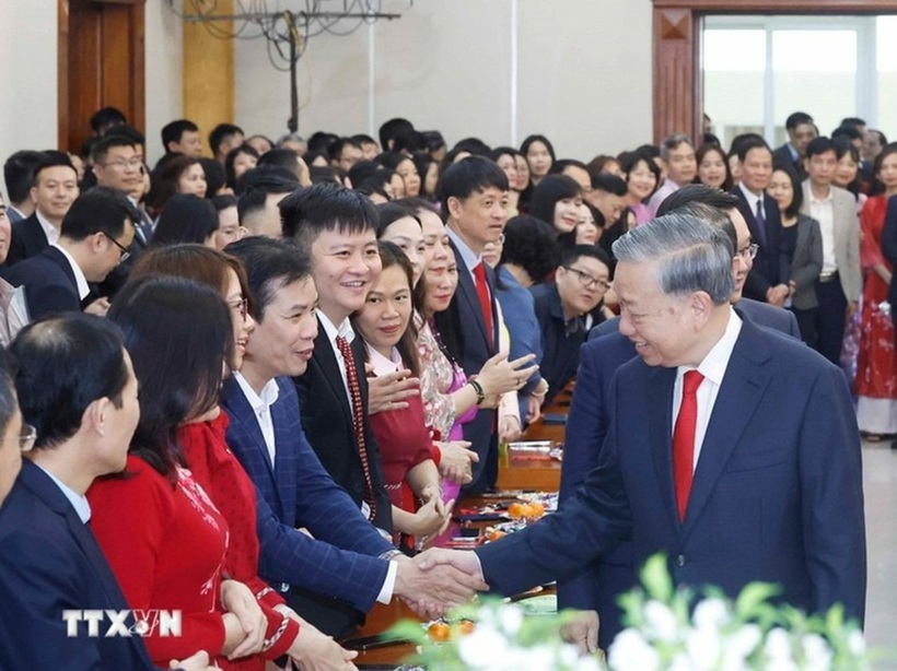 Tổng Bí thư Tô Lâm gặp mặt cán bộ, công chức, viên chức, người lao động Văn phòng Trung ương Đảng - Ảnh: TTXVN