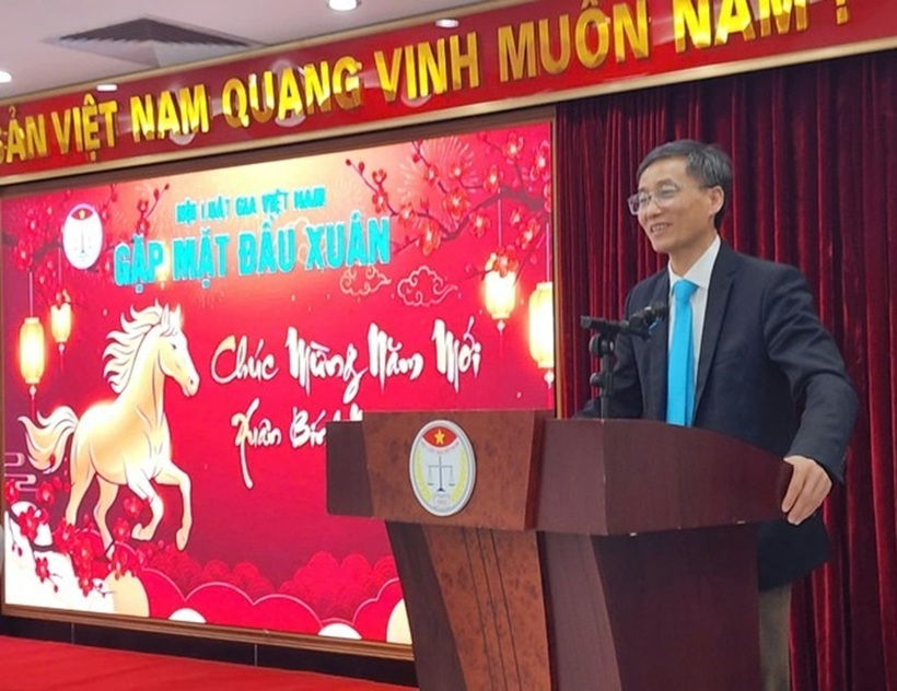 Ông Nguyễn Khánh Ngọc - Bí thư Đảng ủy, Chủ tịch Hội Luật gia Việt Nam phát biểu tại buổi gặp mặt.