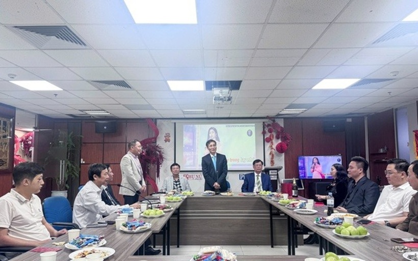 Thường trực Hội Luật gia Việt Nam thăm, chúc Tết đầu xuân tại Tạp chí Đời sống và Pháp luật.