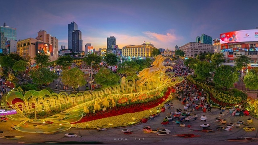 Đường hoa Nguyễn Huệ 2026 thu hút khách du lịch những ngày Tết. (Ảnh: Hiếu Đạt)