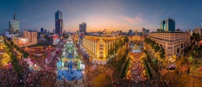 Nhiều tour du lịch cũng thu hút đông đảo du khách dịp Tết. (Ảnh: Hiếu Đạt)