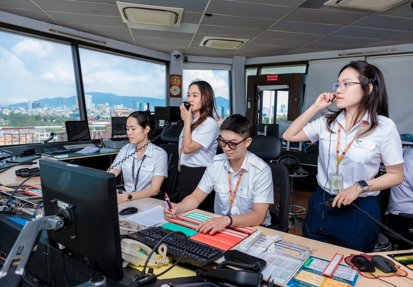Kíp trực Điều hành bay tại Đài Kiểm soát không lưu Đà Nẵng
