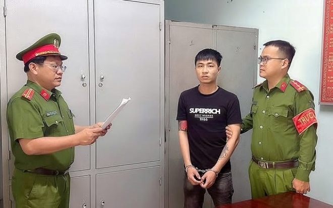 Phan Hồng Thiện bị công an bắt giữ khi xuất hiện tại địa phương. Ảnh: Cổng thông tin điện tử Công an thành phố Đà Nẵng