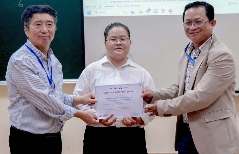 Anh Thư tham gia cuộc thi hồi sinh viên. Ảnh: VietNamnet