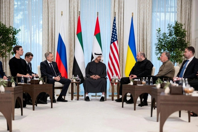 Đàm phán 3 bên Mỹ, Nga, Ukraine tại UAE hôm 23/1. Ảnh: Reuters