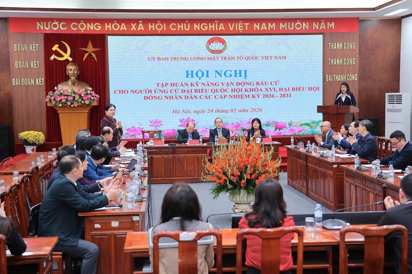 Ngày 24/2, Ủy ban Trung ương MTTQ Việt Nam tổ chức Hội nghị trực tiếp kết hợp trực tuyến tập huấn kỹ năng vận động bầu cử cho người ứng cử đại biểu Quốc hội khóa XVI, đại biểu Hội đồng nhân dân các cấp nhiệm kỳ 2026 - 2031 (Ảnh: Hoài Nam).