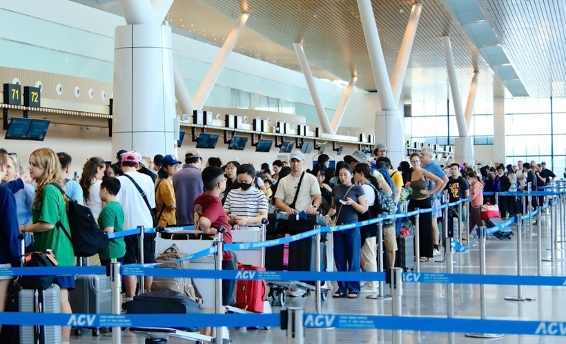 Dịp cao điểm Tết Nguyên đán Bính Ngọ 2026, tổng sản lượng vận chuyển của toàn thị trường đạt gần 2,6 triệu khách và 19,2 nghìn tấn hàng hóa, tương ứng tăng 15,9% về hành khách và tăng 43% về hàng hóa so với cùng kỳ năm trước