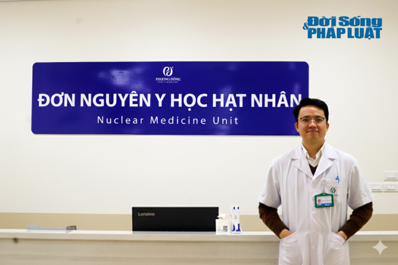 Không chỉ gây ấn tượng bởi vẻ ngoài điển trai, nam bác sĩ 9x gây ấn tượng bởi hành trình 10 năm bền bỉ thắp lại khát vọng sống cho bệnh nhân ung thư.