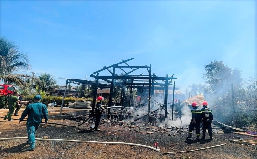 Hỏa hoạn thiêu rụi căn nhà của người dân ở Lâm Đồng. (Ảnh: Dân trí)