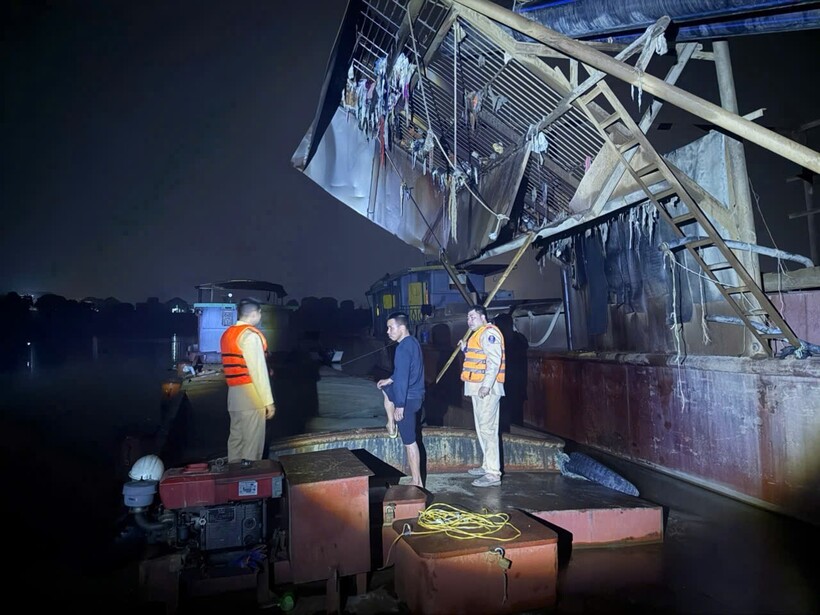 Thời điểm kiểm tra trên khoang hàng có khoảng 170m³ cát.