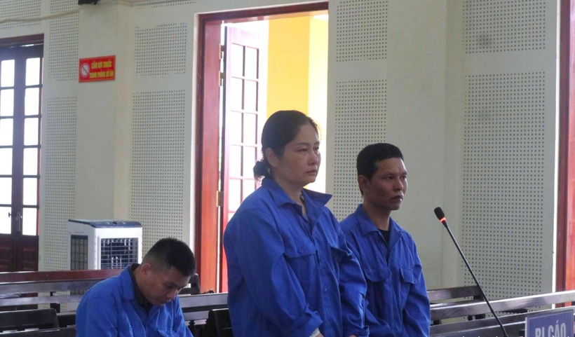 Hai bị cáo tại phiên tòa. Ảnh: Báo Nghệ An