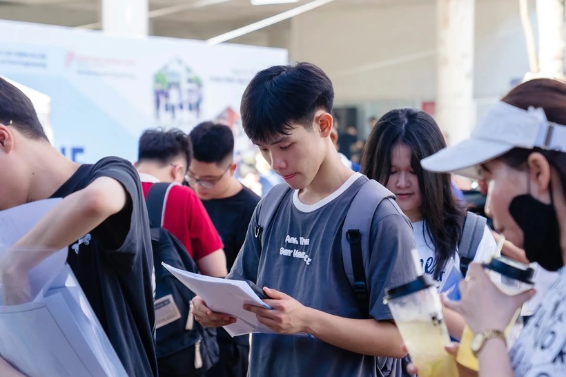 Thay vì chỉ dựa vào các kỳ thi truyền thống, nhiều trường đại học hiện nay đã áp dụng công thức tính điểm tổng hợp với tỷ lệ phần trăm cụ thể cho từng thành phần. Ảnh minh họa
