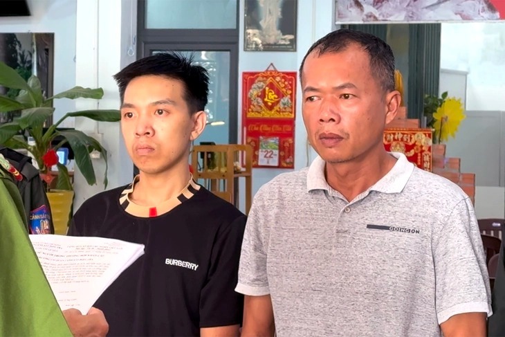 Đào Năng Nghĩa (trái) và Đặng Trần Quốc Vũ đuổi đánh du khách tại Vũng Tàu do mâu thuẫn chuyện đậu xe bị khởi tố để điều tra hành vi gây rối trật tự công cộng. (Ảnh: Tuổi trẻ)