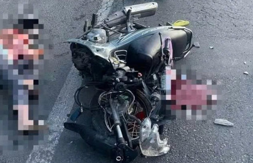 Hiện trường vụ tai nạn giao thông, người bán vé số cùng nữ công nhân tử vong. Ảnh: Dân Trí