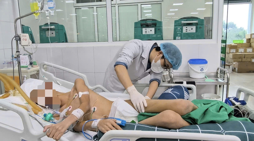 Chỉ từ một nốt mụn ở vùng mông, nam thanh niên 17 tuổi đã rơi vào tình trạng sốc nhiễm khuẩn, suy đa tạng