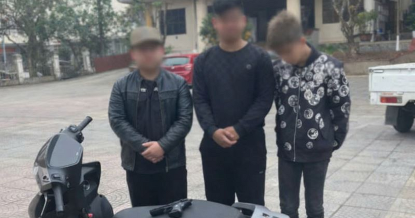 3 thiếu niên cùng tang vật. (Ảnh: Công an Bắc Ninh)