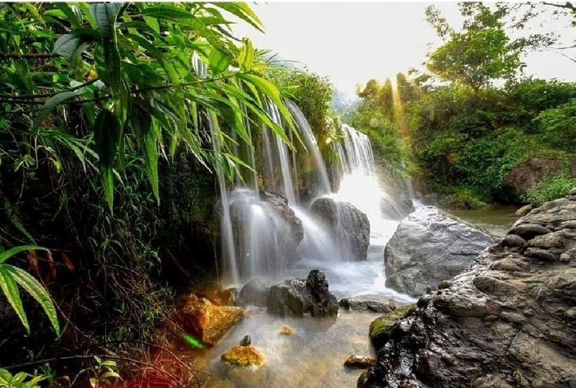 Suối Cái Ba Vì là một trong những địa điểm lý tưởng của mọi người khi muốn thư giãn, tránh xa khỏi khói bụi thành phố.