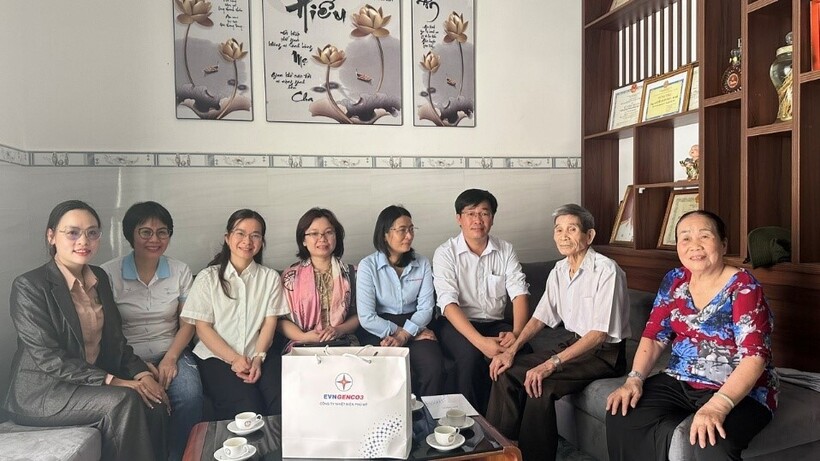 Công ty tổ chức nhiều hoạt động thăm hỏi, trao quà cho các gia đình chính sách, hoàn cảnh khó khăn trên địa bàn