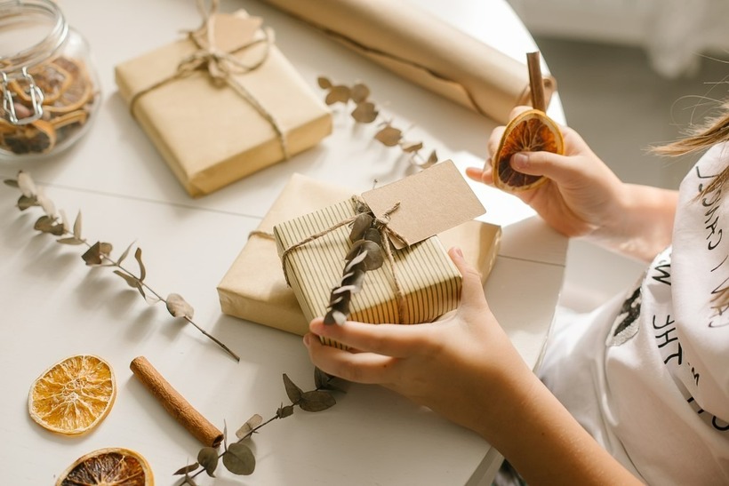 Tặng quà 8/3 cho vợ và người yêu.