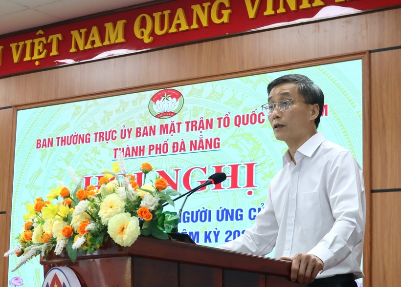 Ông Nguyễn Khánh Ngọc trình bày chương trình hành động với cử tri các xã: Thăng Bình, Thăng An, Thăng Điền và Thăng Trường, thuộc đơn vị bầu cử số 4, thành phố Đà Nẵng.